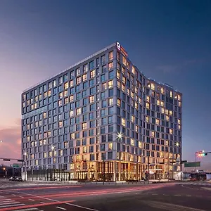 Ramada Encore By Wyndham River Hotel